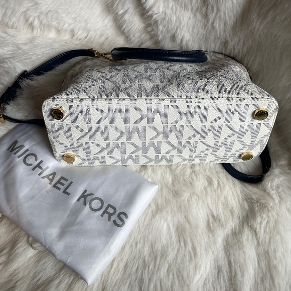 Michael Kors Cindy Medium Dome Satchel - Picture 4 of 10